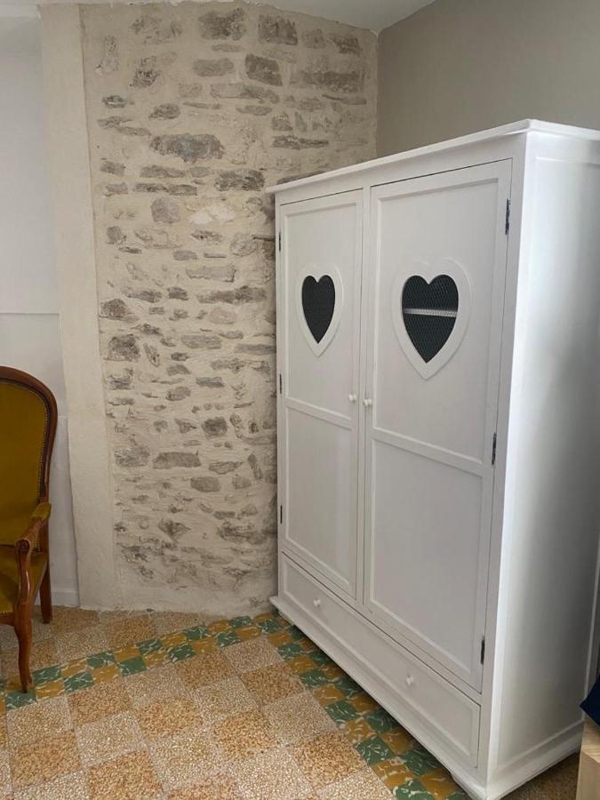 La Tour 2: Appart Neuf Au Coeur De La Petite Venise LʼIsle-sur-la-Sorgue Exterior foto